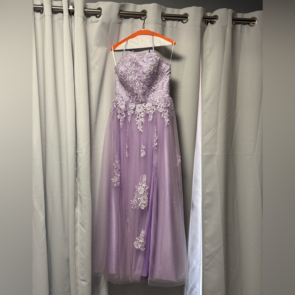 Elegant Lavender Lace Prom Dress